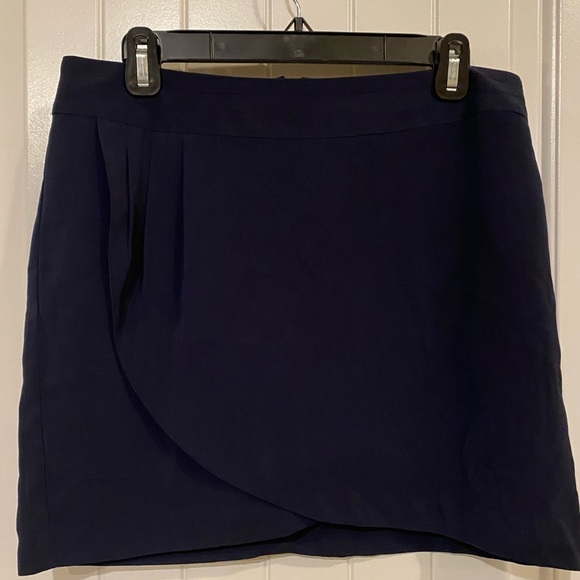 Banana Republic Mini wrap skirt - Size 10 - Picture 1 of 3